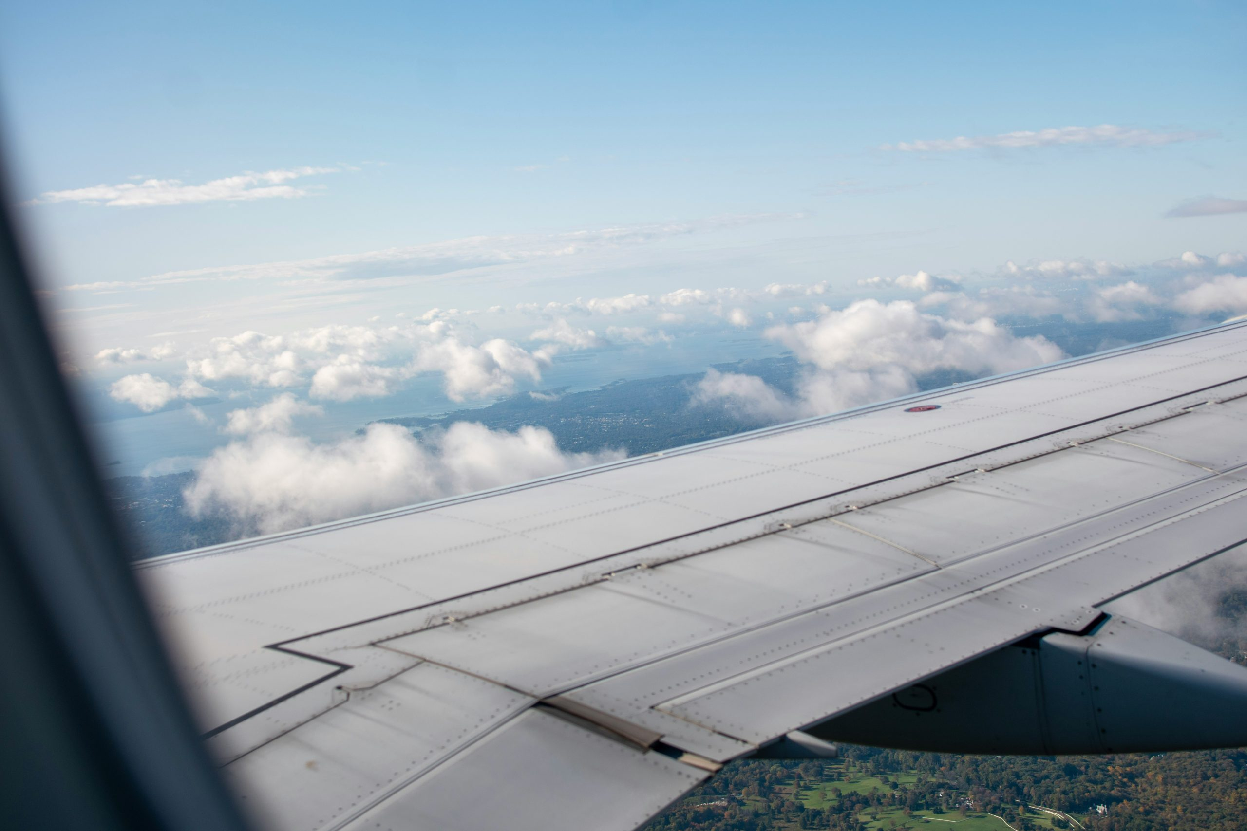 Simple Strategies for Minimizing Your Flight Carbon Footprint